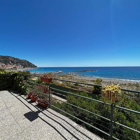 Suite A 2 Passi Dalla Spiaggia - Ospedaletti Bagian luar foto