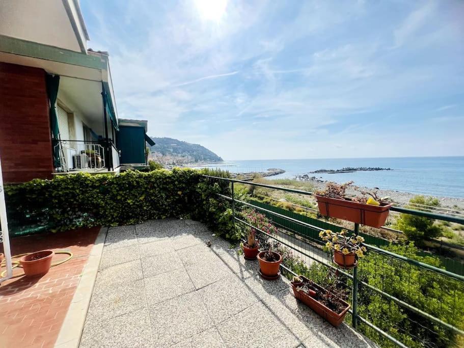 Suite A 2 Passi Dalla Spiaggia - Ospedaletti Bagian luar foto