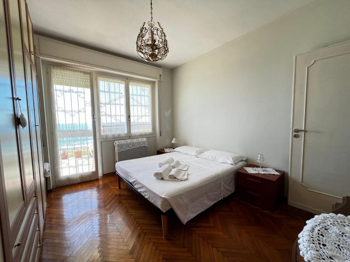 Suite A 2 Passi Dalla Spiaggia - Ospedaletti Bagian luar foto