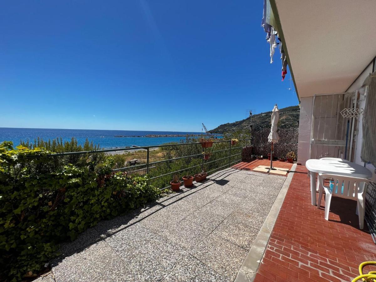 Suite A 2 Passi Dalla Spiaggia - Ospedaletti Bagian luar foto